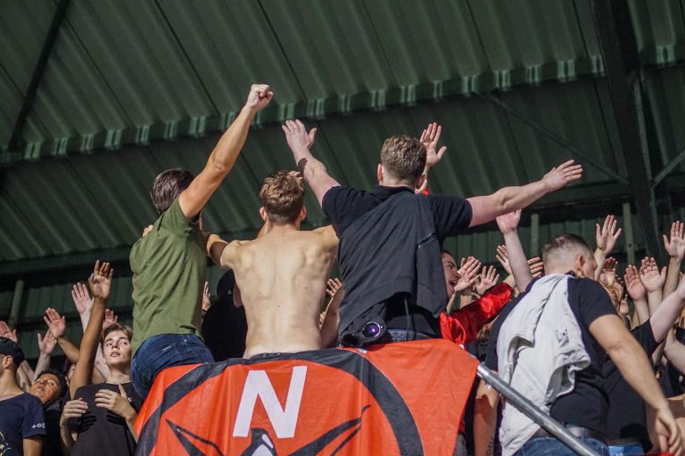 Zelfs belachelijke restricties krijgen de derby tussen Helmond en FC Eindhoven niet kapot