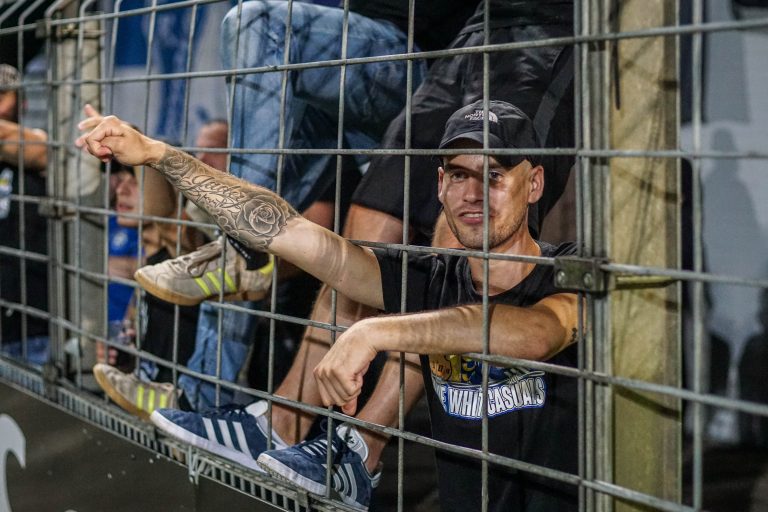 Zelfs belachelijke restricties krijgen de derby tussen Helmond en FC Eindhoven niet kapot