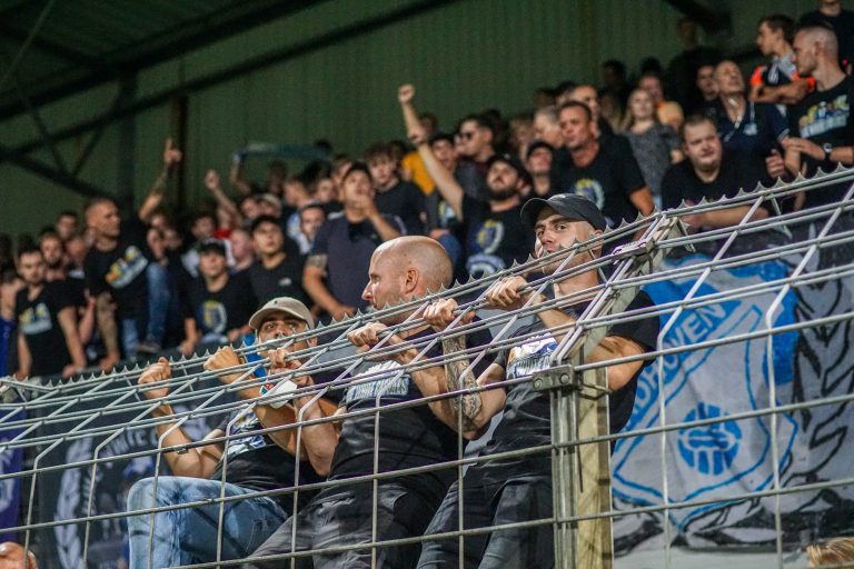 Zelfs belachelijke restricties krijgen de derby tussen Helmond en FC Eindhoven niet kapot