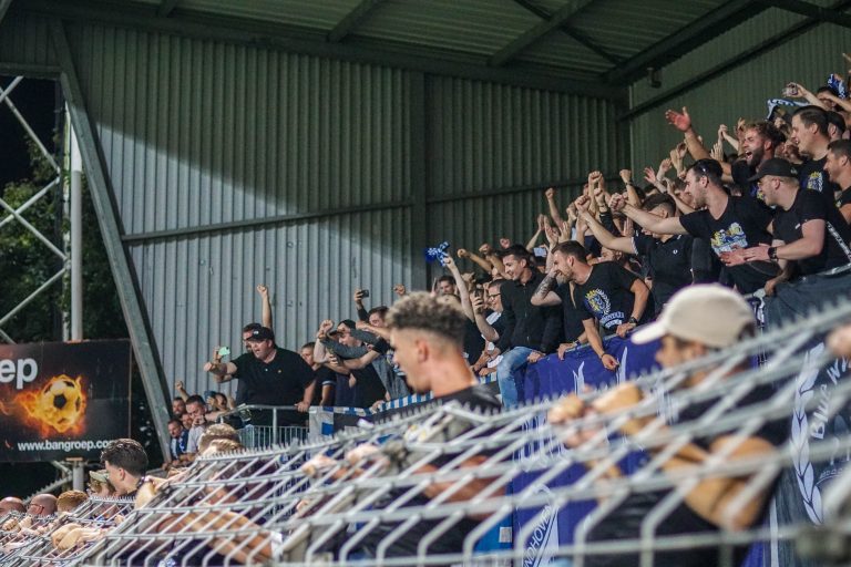 Zelfs belachelijke restricties krijgen de derby tussen Helmond en FC Eindhoven niet kapot
