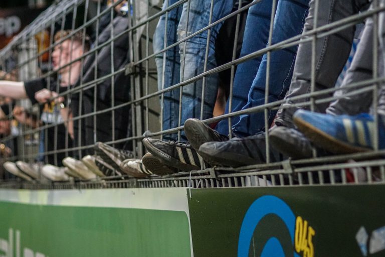Zelfs belachelijke restricties krijgen de derby tussen Helmond en FC Eindhoven niet kapot