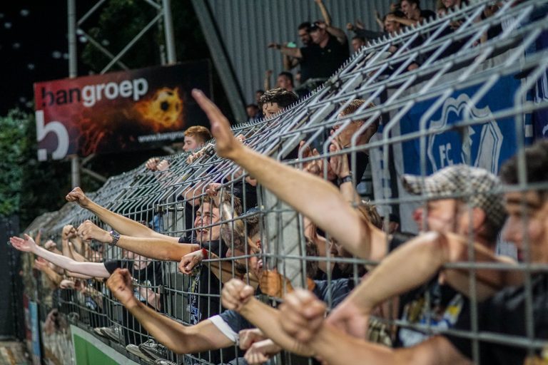 Zelfs belachelijke restricties krijgen de derby tussen Helmond en FC Eindhoven niet kapot