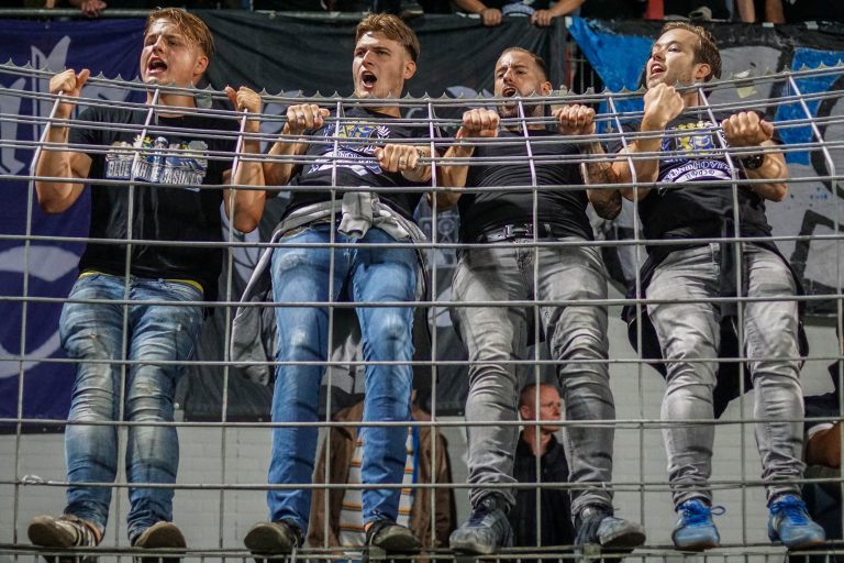 Zelfs belachelijke restricties krijgen de derby tussen Helmond en FC Eindhoven niet kapot