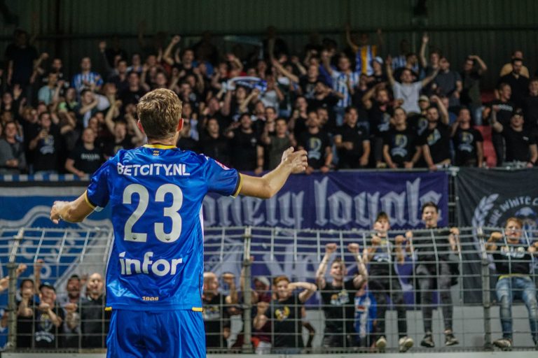 Zelfs belachelijke restricties krijgen de derby tussen Helmond en FC Eindhoven niet kapot