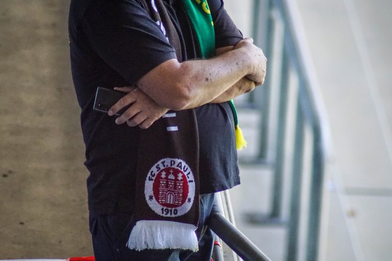 SV Straelen toont zich het veld tijdens bekerkraker met Sankt Pauli