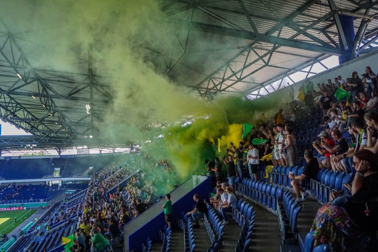 SV Straelen toont zich het veld tijdens bekerkraker met Sankt Pauli