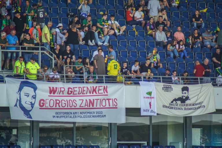 SV Straelen toont zich het veld tijdens bekerkraker met Sankt Pauli