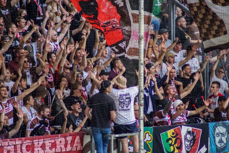 SV Straelen toont zich het veld tijdens bekerkraker met Sankt Pauli