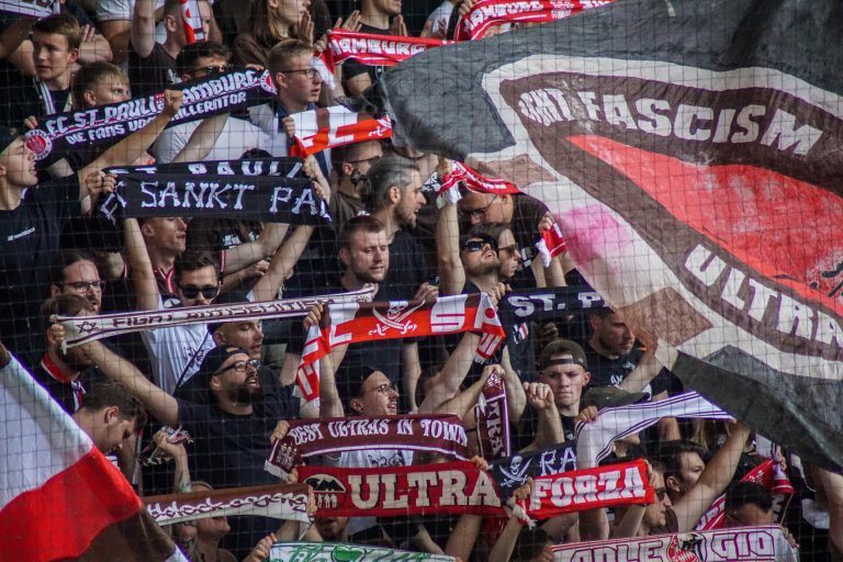 SV Straelen toont zich het veld tijdens bekerkraker met Sankt Pauli