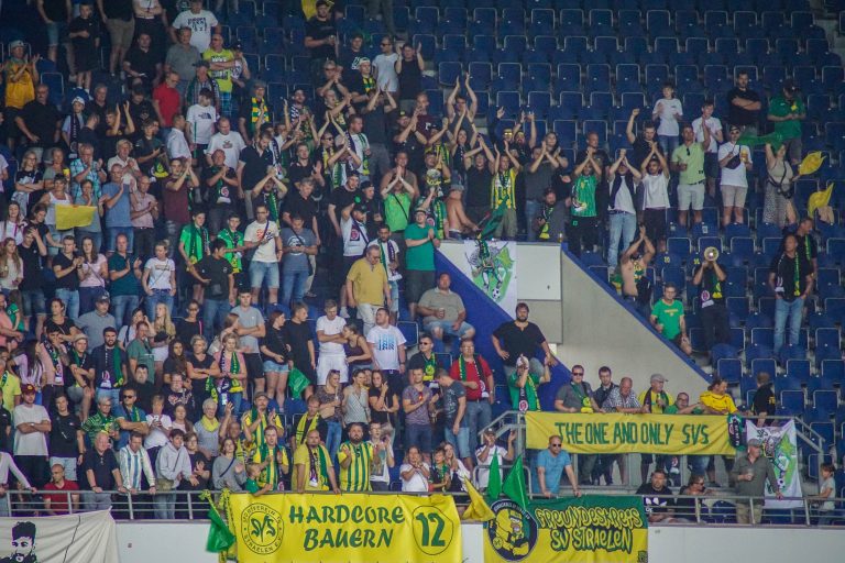 SV Straelen toont zich het veld tijdens bekerkraker met Sankt Pauli
