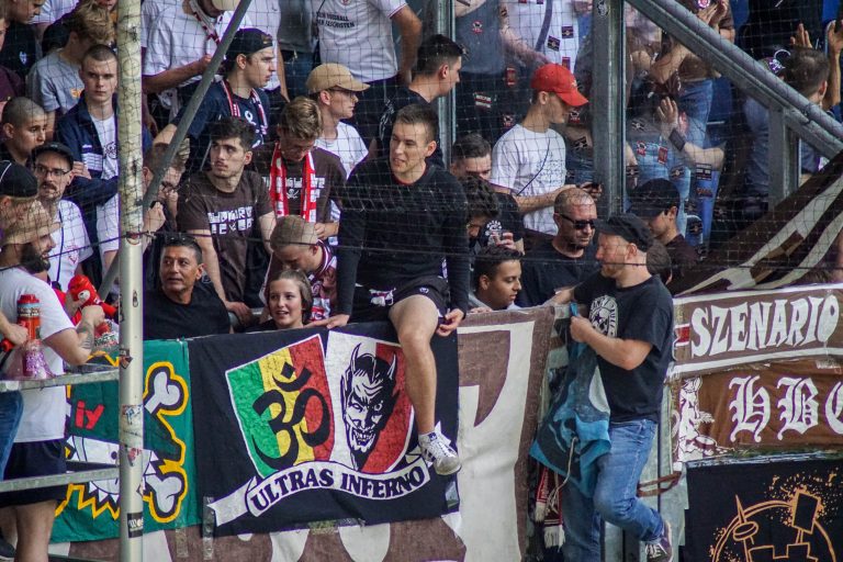 SV Straelen toont zich het veld tijdens bekerkraker met Sankt Pauli