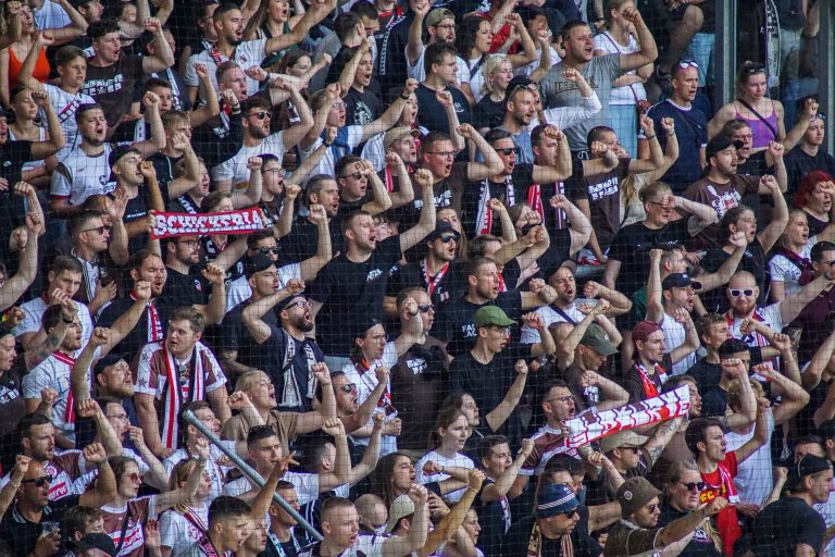 SV Straelen toont zich het veld tijdens bekerkraker met Sankt Pauli
