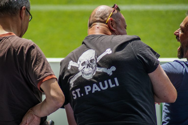 SV Straelen toont zich het veld tijdens bekerkraker met Sankt Pauli
