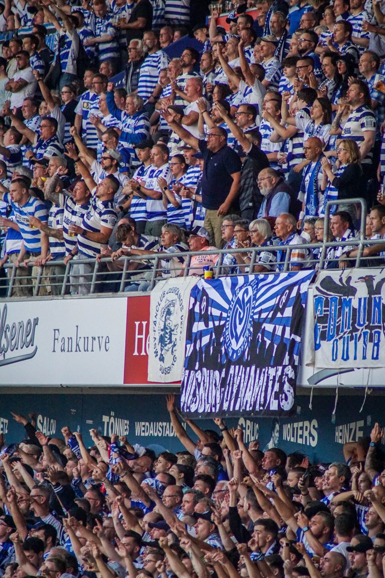 30.000 man op het derde niveau; hete avond bij derby