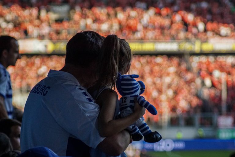 30.000 man op het derde niveau; hete avond bij derby