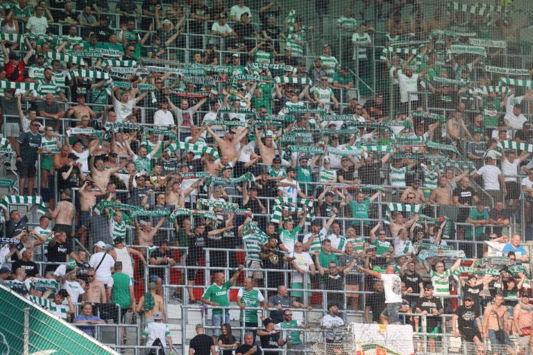Strijd tussen Ultras Rapid en Ultras Lechia Gdansk eindigt onbeslist