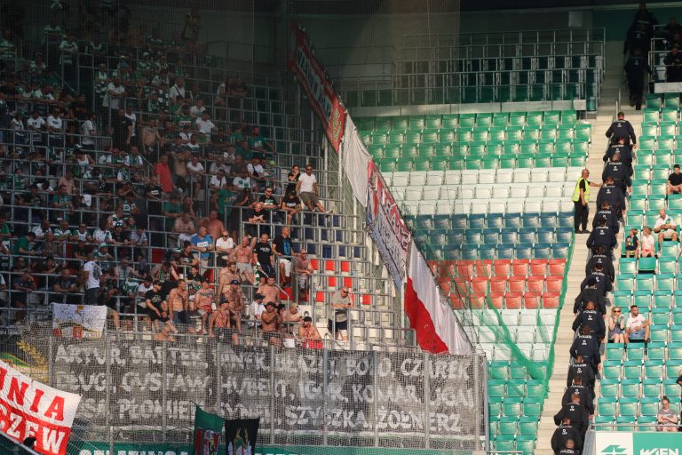 Strijd tussen Ultras Rapid en Ultras Lechia Gdansk eindigt onbeslist