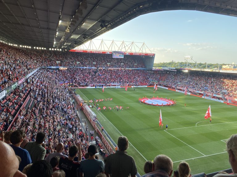 FC Twente verlaat Europa met opgeheven hoofd na kolkende avond