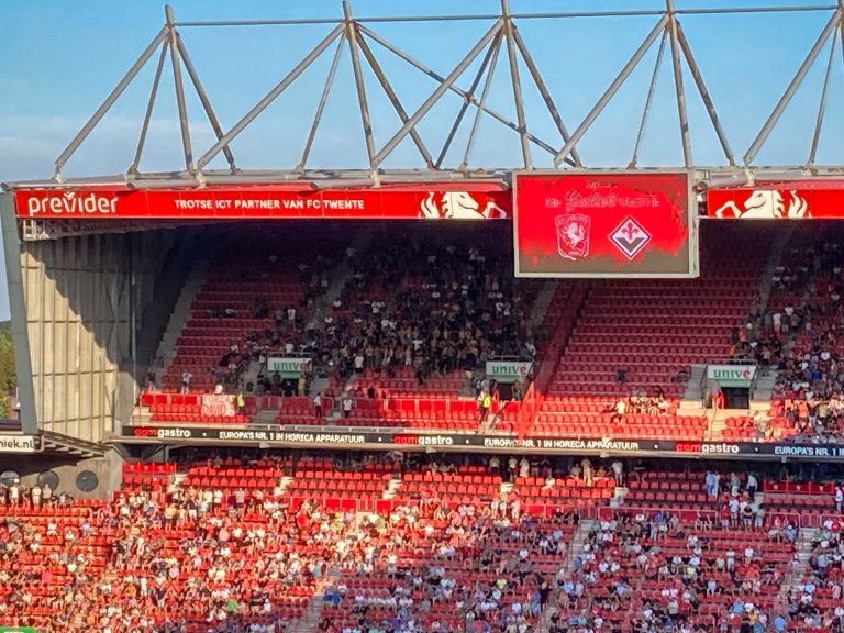FC Twente verlaat Europa met opgeheven hoofd na kolkende avond