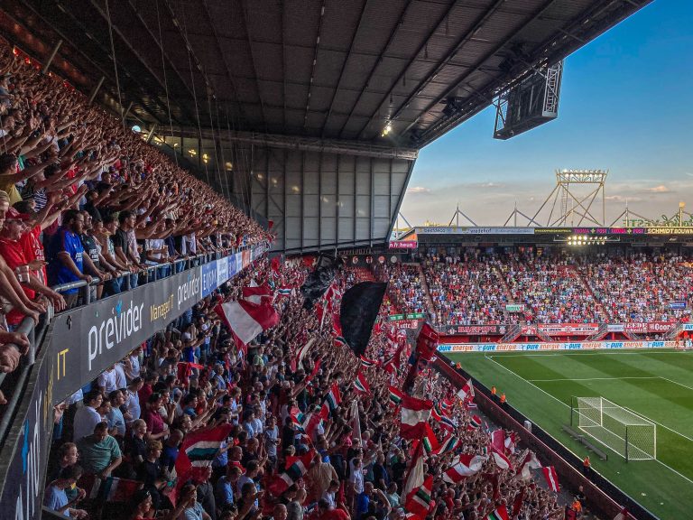 FC Twente verlaat Europa met opgeheven hoofd na kolkende avond