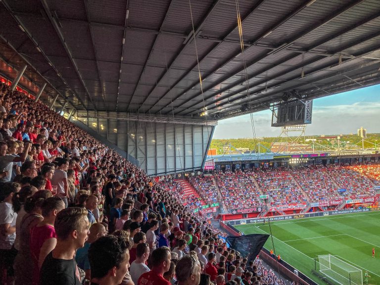 FC Twente verlaat Europa met opgeheven hoofd na kolkende avond