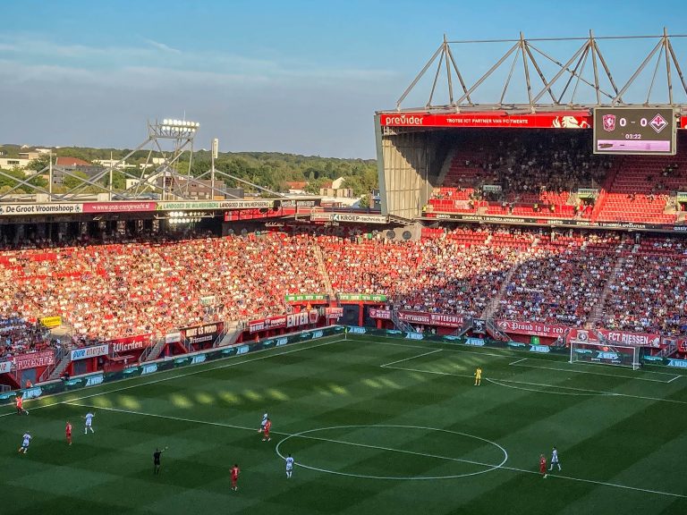 FC Twente verlaat Europa met opgeheven hoofd na kolkende avond