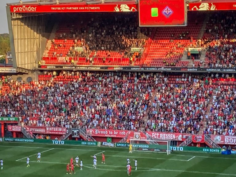 FC Twente verlaat Europa met opgeheven hoofd na kolkende avond