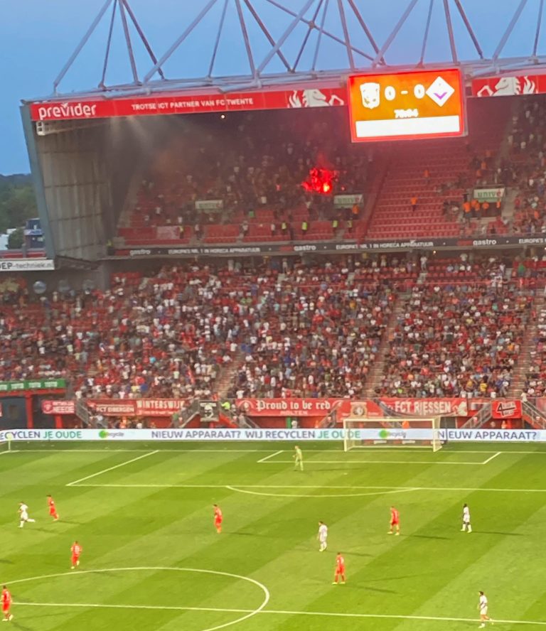 FC Twente verlaat Europa met opgeheven hoofd na kolkende avond