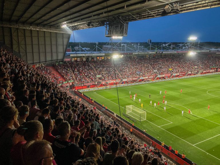 FC Twente verlaat Europa met opgeheven hoofd na kolkende avond