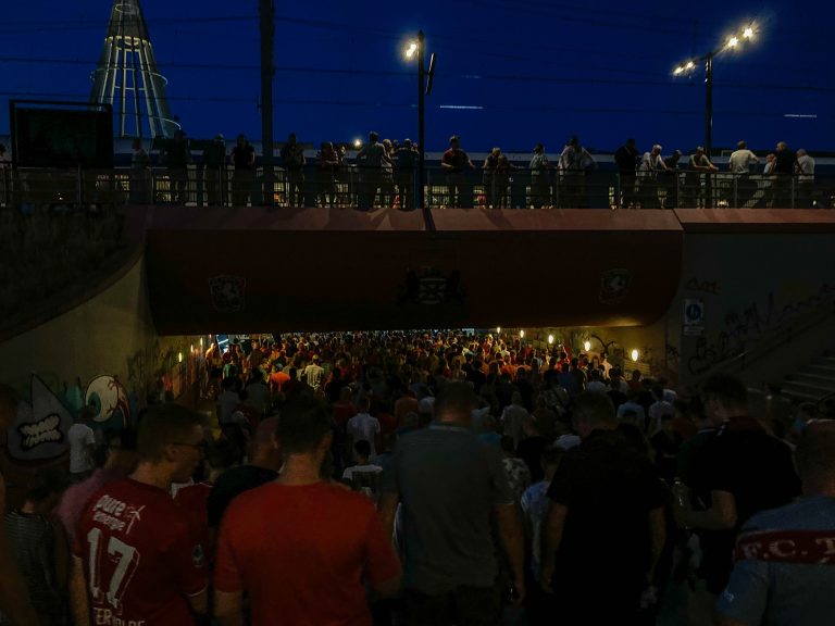 FC Twente verlaat Europa met opgeheven hoofd na kolkende avond