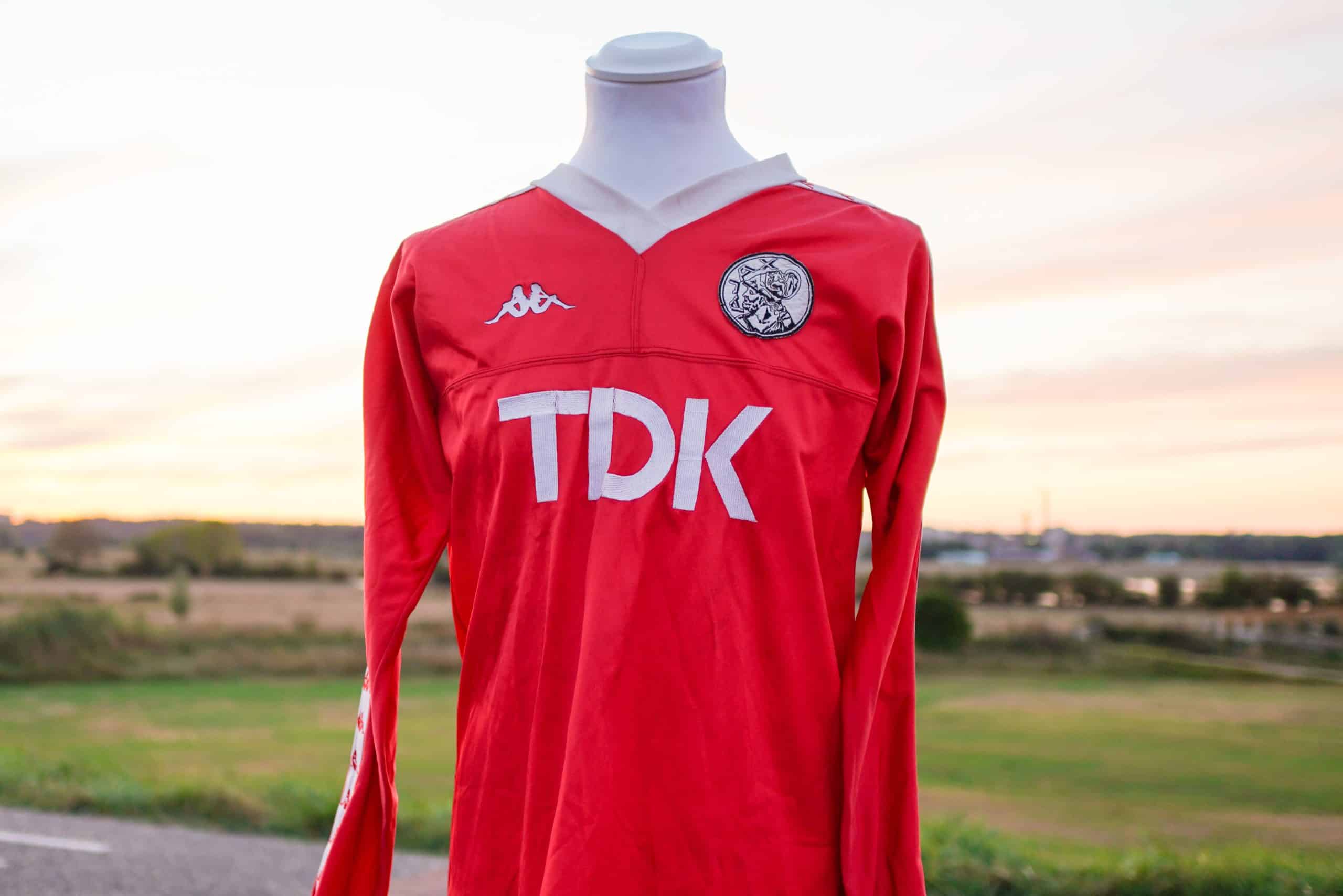 Een kijkje in de fantastische voetbalshirtsverzameling van Gerdo van de Peppel