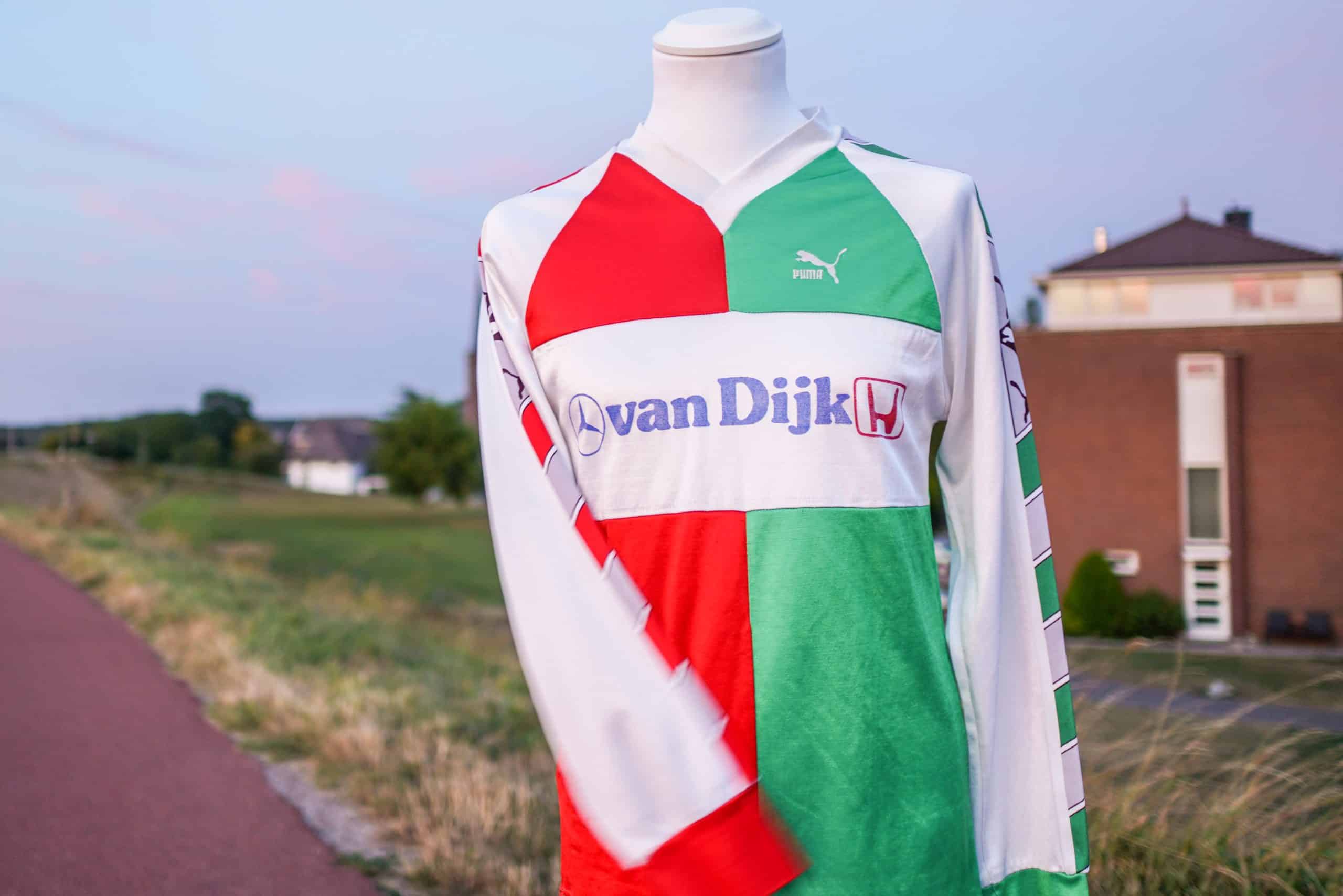 Een kijkje in de fantastische voetbalshirtsverzameling van Gerdo van de Peppel