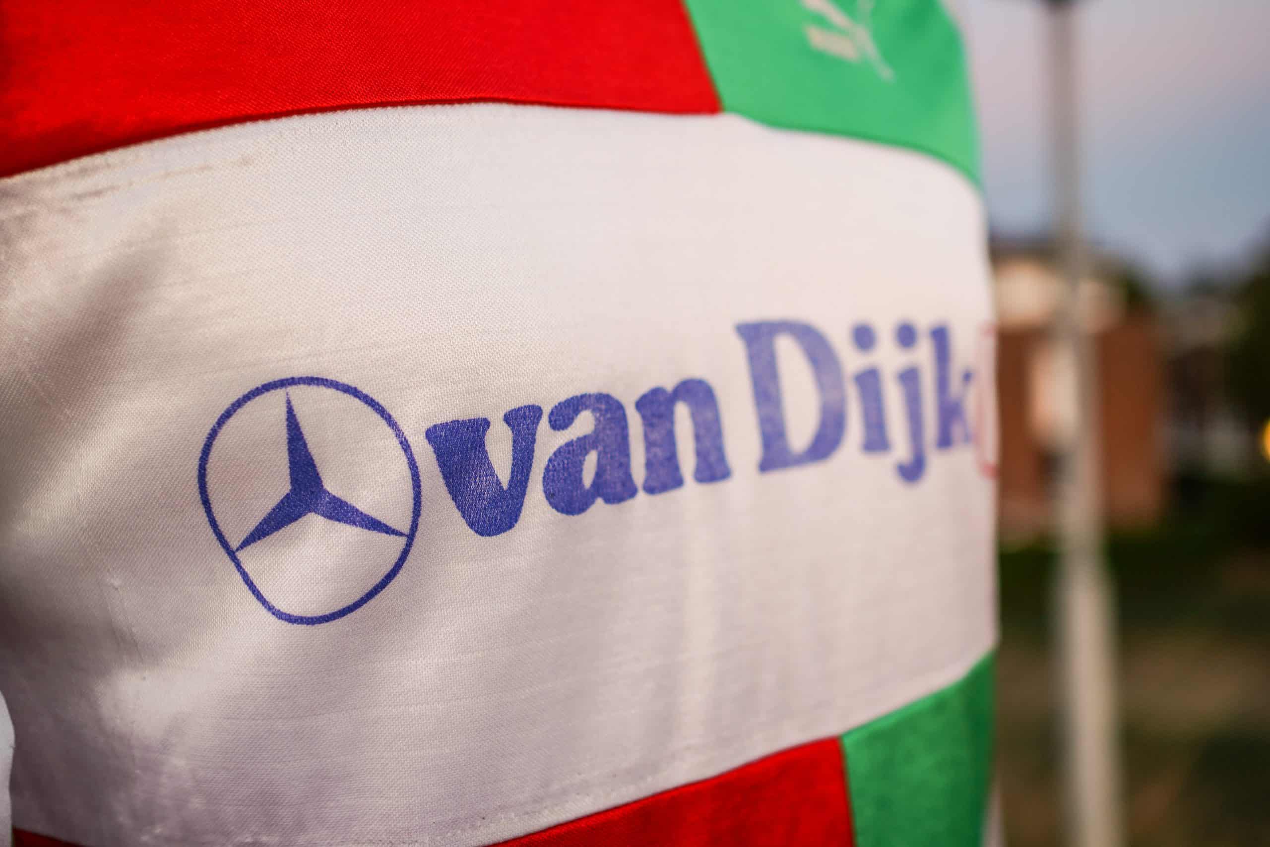 Een kijkje in de fantastische voetbalshirtsverzameling van Gerdo van de Peppel