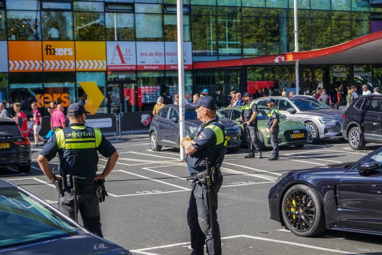 De rauwe sfeer is nooit ver weg bij Utrecht tegen Ajax