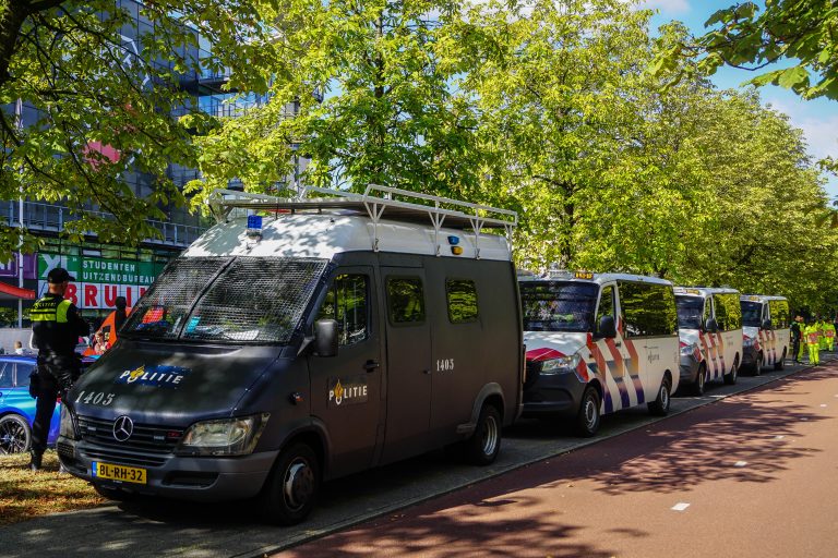 De rauwe sfeer is nooit ver weg bij Utrecht tegen Ajax