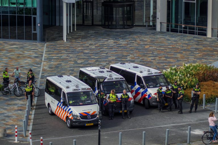 De rauwe sfeer is nooit ver weg bij Utrecht tegen Ajax