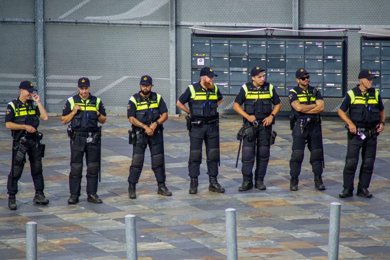 De rauwe sfeer is nooit ver weg bij Utrecht tegen Ajax
