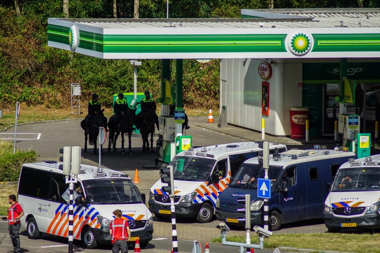 De rauwe sfeer is nooit ver weg bij Utrecht tegen Ajax