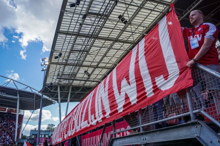 De rauwe sfeer is nooit ver weg bij Utrecht tegen Ajax