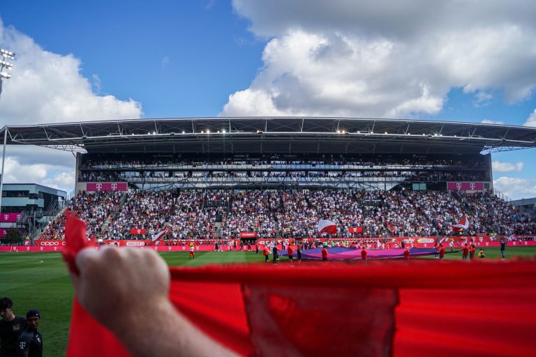 De rauwe sfeer is nooit ver weg bij Utrecht tegen Ajax