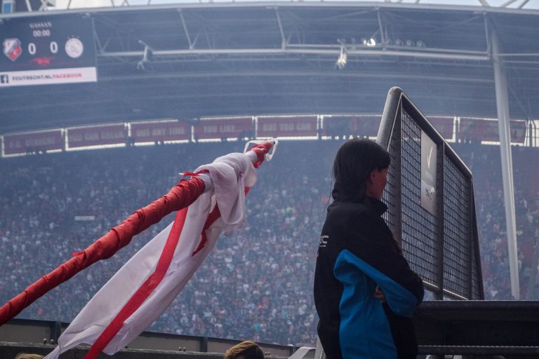 De rauwe sfeer is nooit ver weg bij Utrecht tegen Ajax