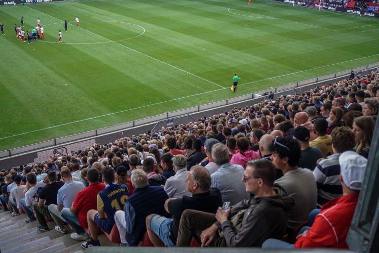 De rauwe sfeer is nooit ver weg bij Utrecht tegen Ajax