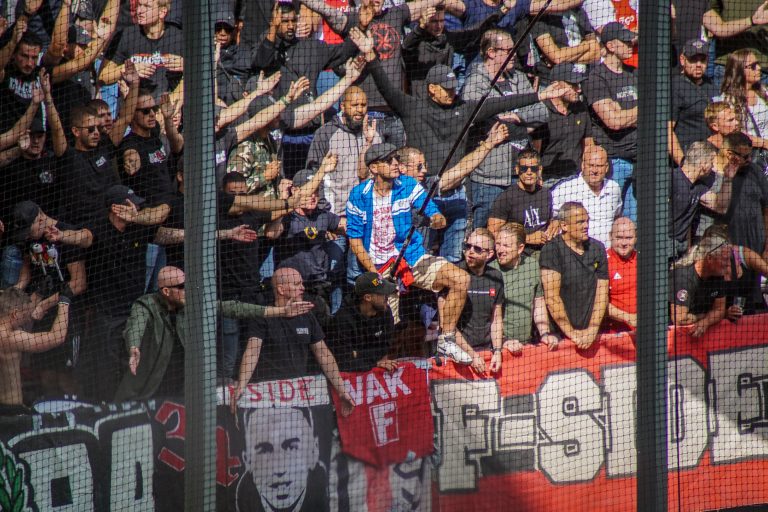 De rauwe sfeer is nooit ver weg bij Utrecht tegen Ajax