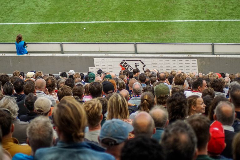 De rauwe sfeer is nooit ver weg bij Utrecht tegen Ajax