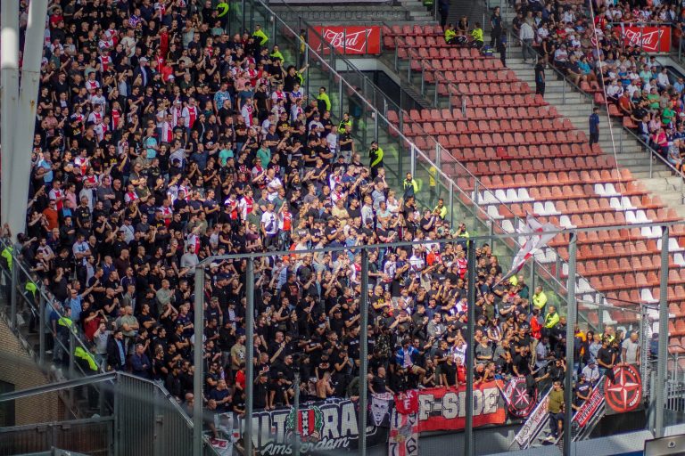 De rauwe sfeer is nooit ver weg bij Utrecht tegen Ajax
