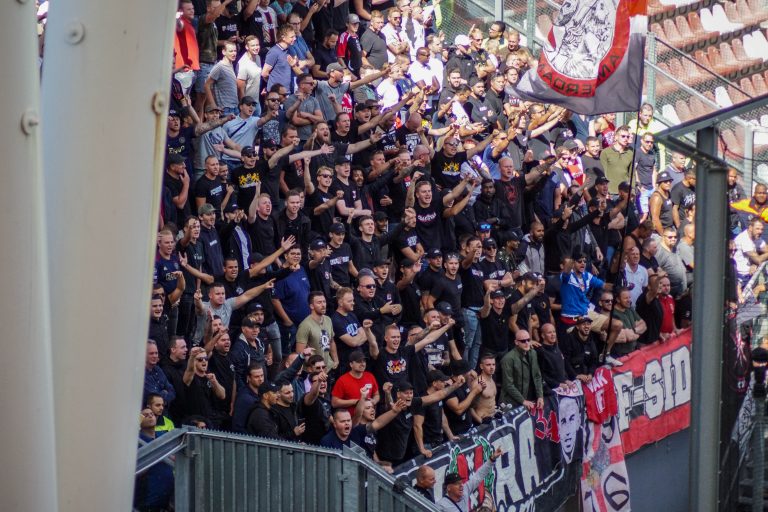 De rauwe sfeer is nooit ver weg bij Utrecht tegen Ajax