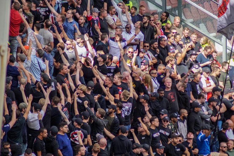 De rauwe sfeer is nooit ver weg bij Utrecht tegen Ajax