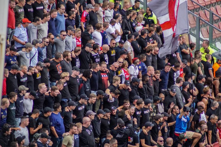 De rauwe sfeer is nooit ver weg bij Utrecht tegen Ajax