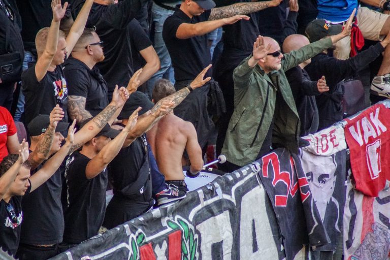 De rauwe sfeer is nooit ver weg bij Utrecht tegen Ajax