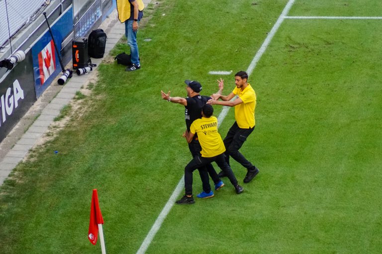 De rauwe sfeer is nooit ver weg bij Utrecht tegen Ajax